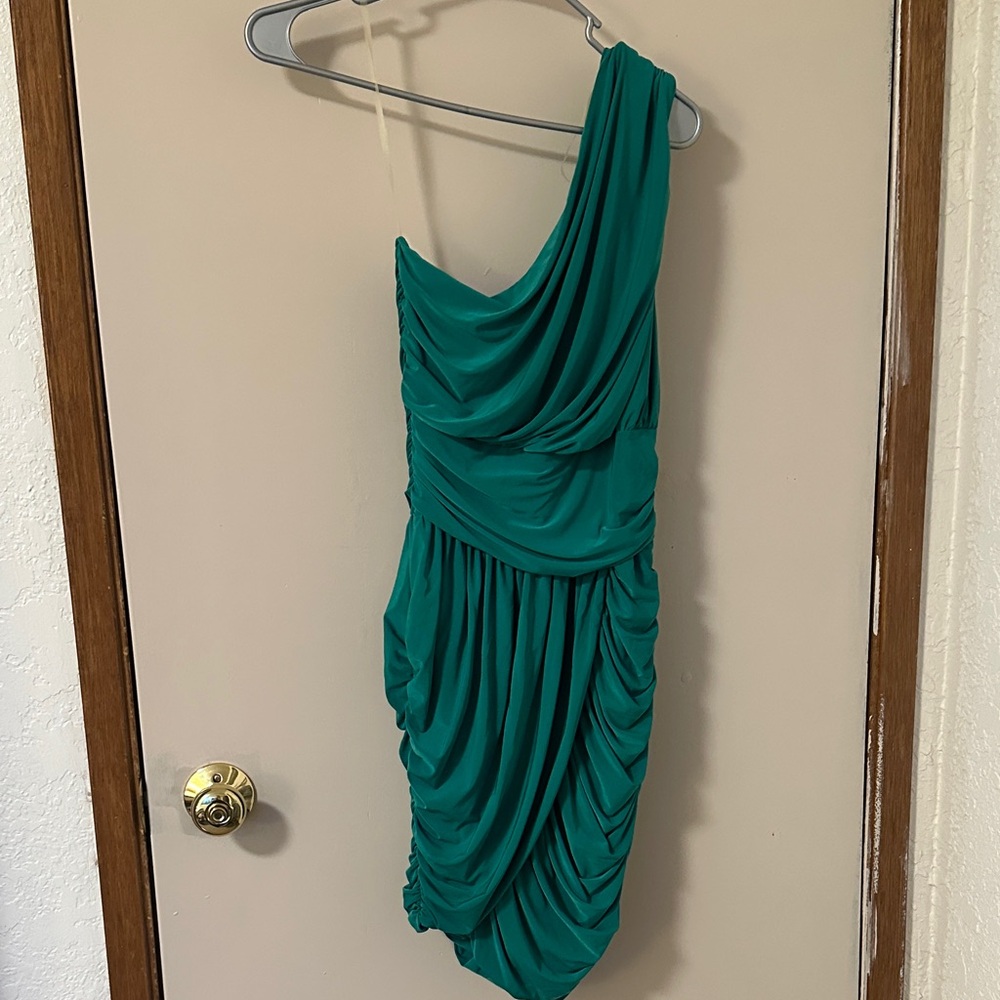 Soprano Emerald One-Shoulder Dress